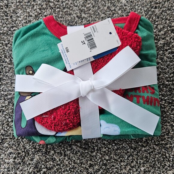 Kids Bluey Holiday Pajama Bundle, 3T  Top, bottom and socks. NWT - Picture 2 of 5